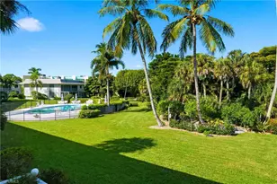 215 Cypress Way E, Naples, FL 34110 - Photo 15