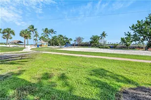 1300 Gulf Shore Blvd N, Naples, FL 34102 - Photo 5