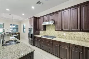 10101 Florence Cir, Naples, FL 34119 - Photo 9