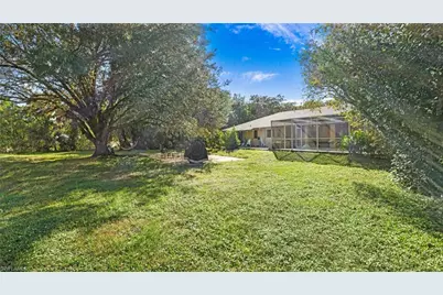 410 11th St NW, Naples, FL 34120 - Photo 33