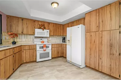 191 Round Key Cir #D2, Naples, FL 34112 - Photo 13