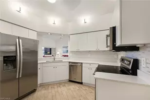 636 Windsor Sq, Naples, FL 34104 - Photo 7