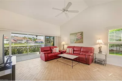 636 Windsor Sq #102, Naples, FL 34104 - Photo 3