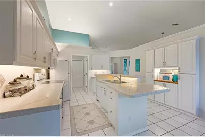 157 Versailles Cir, Naples, FL 34112 - Photo 11