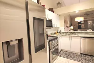 385 Dover Pl, Naples, FL 34104 - Photo 13