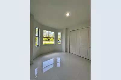 718 Chattman St E, Lehigh Acres, FL 33974 - Photo 7