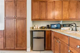 2555 9th St N, Naples, FL 34103 - Photo 15