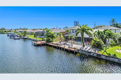 313 SE 6th St, Cape Coral, FL 33990 - Photo 9