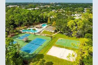 1309 Briarwood Ct, Naples, FL 34104 - Photo 3