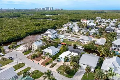 1283 Grand Canal Dr, Naples, FL 34110 - Photo 31