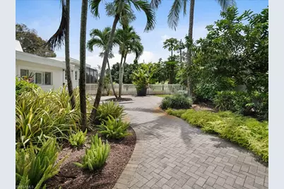 436 Golfview Dr, Naples, FL 34110 - Photo 35