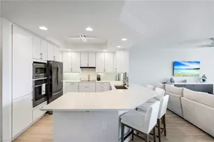 425 Cove Tower Dr, Naples, FL 34110 - Photo 9