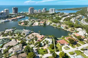 377 Pirates Bight, Naples, FL 34103 - Photo 5