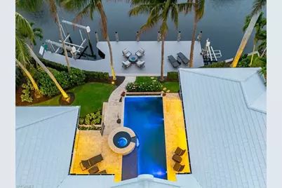 1750 4th St S, Naples, FL 34102 - Photo 9