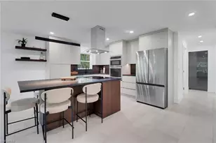 272 Yorkshire Ct, Naples, FL 34112 - Photo 5