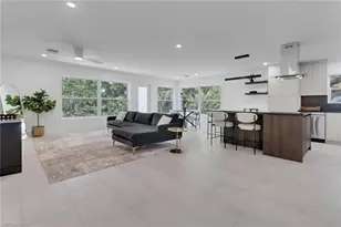 272 Yorkshire Ct, Naples, FL 34112 - Photo 3