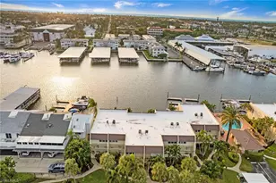 800 River Point Dr, Naples, FL 34102 - Photo 39