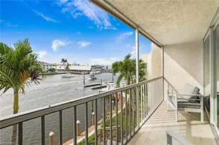 800 River Point Dr, Naples, FL 34102 - Photo 23