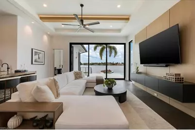 1640 Dolphin Ct, Naples, FL 34102 - Photo 11