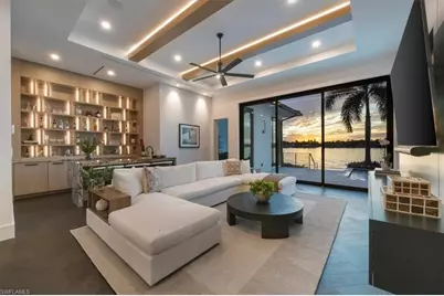 1640 Dolphin Ct, Naples, FL 34102 - Photo 9