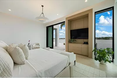 1640 Dolphin Ct, Naples, FL 34102 - Photo 19