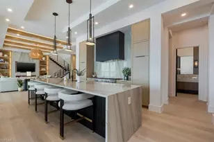 1640 Dolphin Ct, Naples, FL 34102 - Photo 15