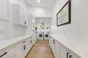 401 Countryside Dr, Naples, FL 34104 - Photo 23