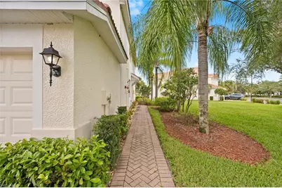 1084 Hampton Cir #49, Naples, FL 34105 - Photo 3