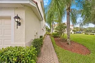 1084 Hampton Cir, Naples, FL 34105 - Photo 3