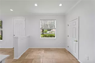 1084 Hampton Cir, Naples, FL 34105 - Photo 9