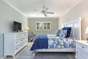 555 Park Shore Dr, Naples, FL 34103 - Photo 7