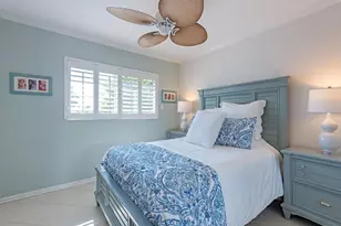 555 Park Shore Dr, Naples, FL 34103 - Photo 9