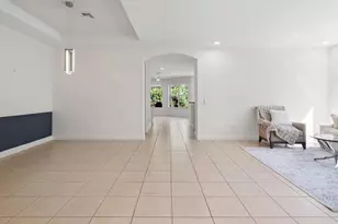 12671 Biscayne Ct, Naples, FL 34105 - Photo 9