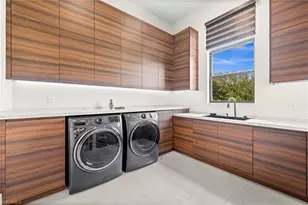 2272 Oakes Blvd, Naples, FL 34119 - Photo 47