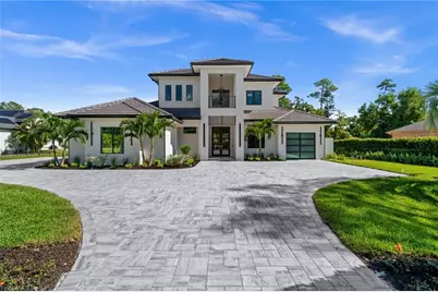 2272 Oakes Blvd, Naples, FL 34119 - Photo 7