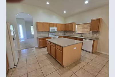 2049 Fairmont Ln, Naples, FL 34120 - Photo 7