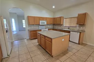 2049 Fairmont Ln, Naples, FL 34120 - Photo 7