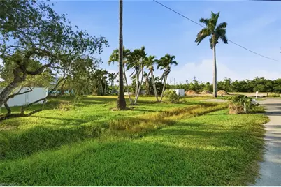 1138 Christopher Ct, Naples, FL 34104 - Photo 5