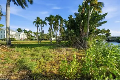 1138 Christopher Ct, Naples, FL 34104 - Photo 7