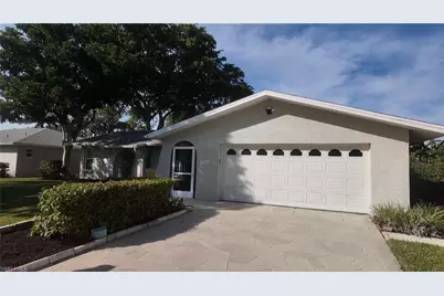 537 Landmark Dr, Naples, FL 34112 - Photo 3