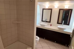 537 Landmark Dr, Naples, FL 34112 - Photo 21