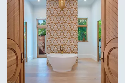 860 Admiralty Parade E, Naples, FL 34102 - Photo 31