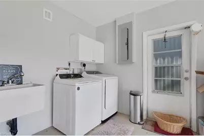 687 Cypress Way E, Naples, FL 34110 - Photo 23