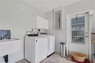 687 Cypress Way E, Naples, FL 34110 - Photo 23