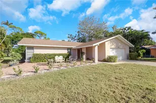 687 Cypress Way E, Naples, FL 34110 - Photo 3