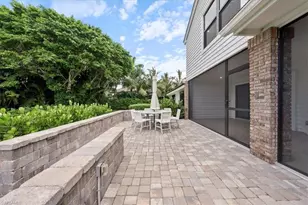 569 Park Shore Dr, Naples, FL 34103 - Photo 11