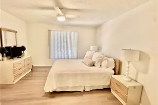 645 Squire Ct, Naples, FL 34104 - Photo 23