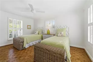 2700 Lantern Ln, Naples, FL 34102 - Photo 11