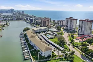 10684 Gulf Shore Dr, Naples, FL 34108 - Photo 7