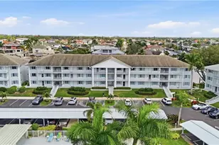 10684 Gulf Shore Dr, Naples, FL 34108 - Photo 3